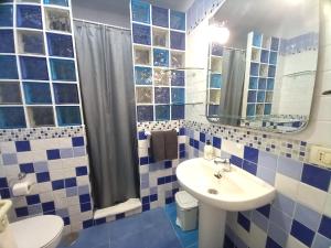 Kúpeľňa v ubytovaní Apartamentos Medano - Marineda Medano
