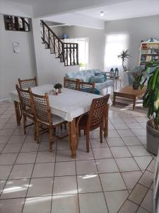 a dining table and chairs in a living room at Tartaruga Marinha Guest House in Ubatuba