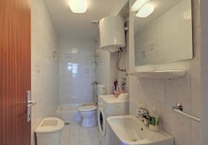 Kúpeľňa v ubytovaní Apartments Near Old Town + 25 fotografií