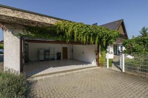 a garage with ivy on the side of a house at Ferienhaus Wila in Wyhl