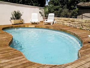 Basen w obiekcie Gite en Provence proche Avignon lub w pobliżu