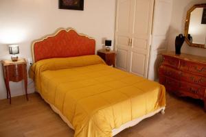 Łóżko lub łóżka w pokoju w obiekcie Gite en Provence proche Avignon