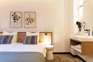 Uma cama ou camas num quarto em Hotel Bleecker