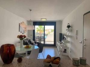 Fotografia z galérie ubytovania Moderno apartamento a 500 m de la playa v destinácii Arenales del Sol
