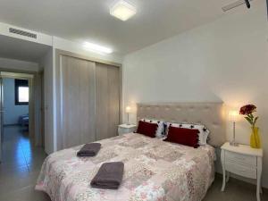 Posteľ alebo postele v izbe v ubytovaní Moderno apartamento a 500 m de la playa + 37 fotografií