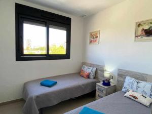 Posteľ alebo postele v izbe v ubytovaní Moderno apartamento a 500 m de la playa