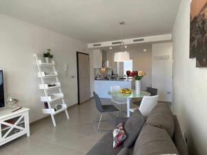 Posedenie v ubytovaní Moderno apartamento a 500 m de la playa