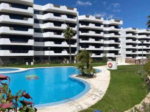 Bazén v ubytovaní Moderno apartamento a 500 m de la playa alebo v jeho blízkosti