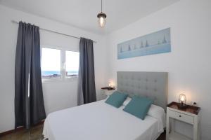 Postel nebo postele na pokoji v ubytování Fischer Home Roque del Este