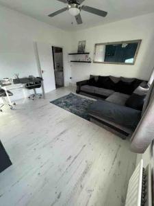 พื้นที่นั่งเล่นของ Spacious One Bedroom Private Flat in Brixton +Wifi