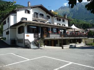 Nespecifikovaný výhled na hory nebo výhled na hory při pohledu z hotelu