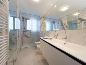 Kúpeľňa v ubytovaní Nashira Apartments + 28 fotografií