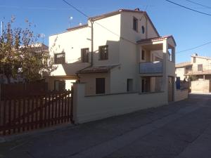 a white house with a fence in front of it at El Olivo in Torre del Compte