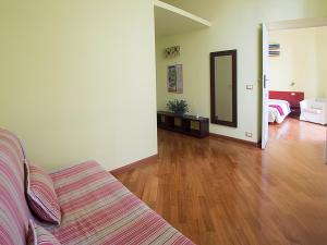 a living room with a couch and a mirror at Residenza Viani Guest House in La Spezia