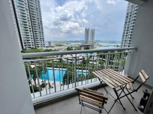 Balkón nebo terasa v ubytování Teega Suites Puteri Harbour Iskandar Puteri #PoolView SeaView