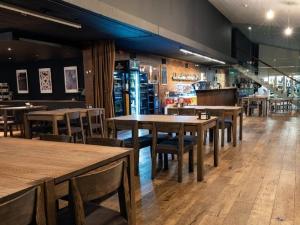 En restaurant eller et andet spisested på Zaliasis slenis - Self check-in hotel - Free parking