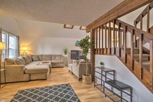 Fotografie z fotogalerie ubytování Family-Friendly Aurora Vacation Rental with Yard! v destinaci Aurora