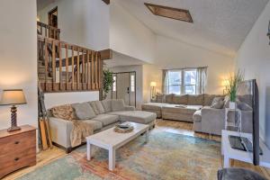 Fotografie z fotogalerie ubytování Family-Friendly Aurora Vacation Rental with Yard! v destinaci Aurora