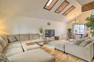 Fotografie z fotogalerie ubytování Family-Friendly Aurora Vacation Rental with Yard! v destinaci Aurora