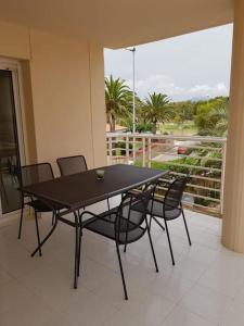 Balkón alebo terasa v ubytovaní Apartment Vinaroz with swimming pools for 4 people