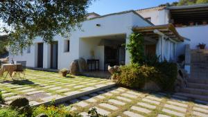 a house with a garden in front of it at Li Petri Manni in Olbia