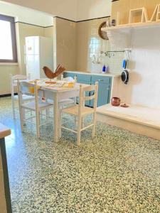 a kitchen with a table and chairs in a kitchen at Pilgrim Stop Over - Tomar Village 