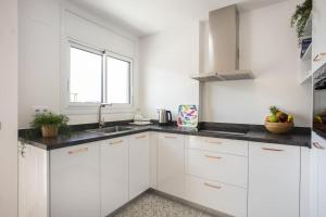 Kuchyňa alebo kuchynka v ubytovaní 1001 Apartamento para 4 personas by homeselectspain