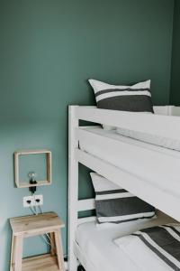 Двухъярусная кровать или двухъярусные кровати в номере Charmeverblijf Juliette