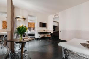 a living room with a table with a vase of flowers at Unica Suites Rome in Rome