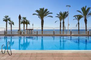 The swimming pool at or close to Apartamento Amador frente al Mar