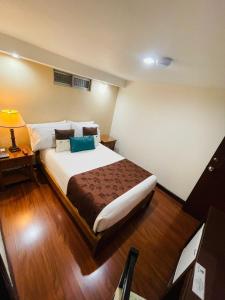 Säng eller sängar i ett rum på Hotel La Sabana