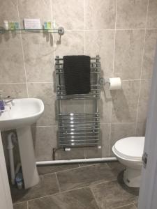a bathroom with a sink and a toilet at November-March 80pn with 3 nights minimum stay in St Austell