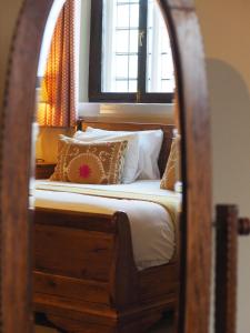 a bedroom with a bed in a mirror at Bear and Ragged Staff in Oxford