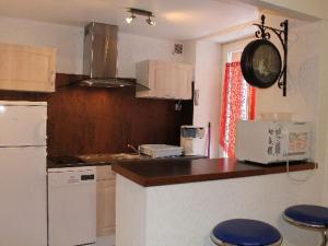 Kuchyň nebo kuchyňský kout v ubytování T2 central proche thermes avec wifi - FR-1-608-183