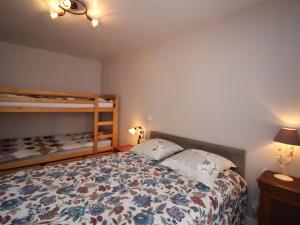 Postel nebo postele na pokoji v ubytování T2 central proche thermes avec wifi - FR-1-608-183