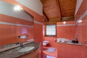 Koupelna v ubytování DolomiApartments - Casa Margherita