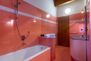 Koupelna v ubytování DolomiApartments - Casa Margherita