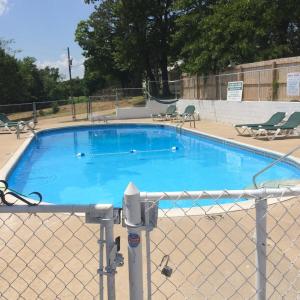 a large blue swimming pool behind a fence at Wagner Inn in Eureka Springs