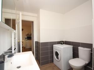 a bathroom with a toilet and a washing machine at Appartement Mont-Dore, 2 pièces, 4 personnes - FR-1-608-114 in Le Mont-Dore