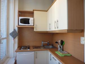 Kuchyň nebo kuchyňský kout v ubytování Appartement T2 Hyper Centre - Accès Wifi - 5 Pers. - FR-1-608-134