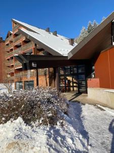 a building with snow in front of a building at Ferienwohnung Schwarzwaldgrund in Baiersbronn
