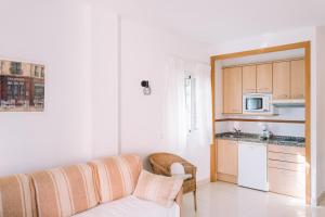 a living room with a couch and a kitchen at Home Añoreta Malaga 113 in Torre de Benagalbón