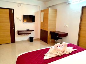 A television and/or entertainment centre at Sai Shreyas Residency, Best Hotel near Bangalore Airport