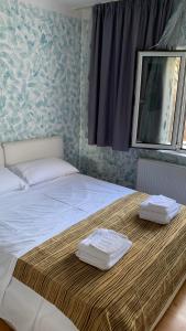 Ένα ή περισσότερα κρεβάτια σε δωμάτιο στο B&B Cluj