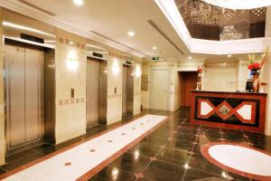 a lobby with a hallway with a bench in a building at Al Azhar Almassi Hotel in Mecca