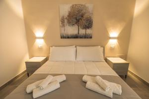a bedroom with a bed with two towels on it at Panorama Alfeo in Siracusa