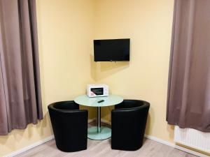 TV a/nebo společenská místnost v ubytování M&M Hotel - Harburg