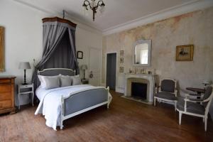 เตียงในห้องที่ Manoir de Plaisance