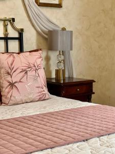 سرير أو أسرّة في غرفة في Hotel Boutique Casa Veracruz