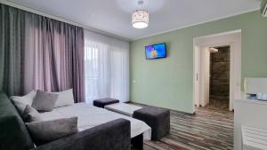 TV a/nebo společenská místnost v ubytování Bunga Bunga Resort Mamaia Nord